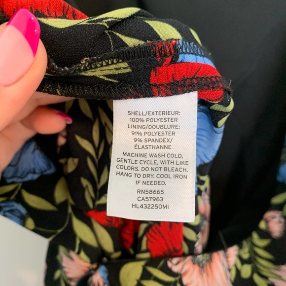 Chelsea28 Romper Short Sleeve Floral - Picture 11 of 15